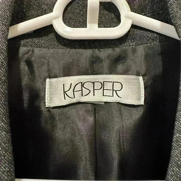 Kasper Blazer charcoal gray in size M.  Roached sleeves, zipper pockets‌‌‌‌ - Picture 3 of 7